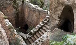 Ege'nin esrarengiz mağarası: Yer altına inen 99 basamak
