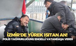 İzmir'de yürek ısıtan an! Polis yağmurluğunu engelli vatandaşa verdi