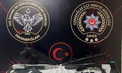 İzmir’de operasyon! 3 kişi gözaltında, çok sayıda silah ele geçti