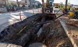 İZSU ekiplerinden arızalı boru için mücadele!