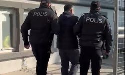 İzmir polisi düğmeye bastı! Yıllardır aranan çek firarisi Konak’ta yakalandı