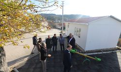 Menderes'teki cami minaresi yıkıldı, ekipler harekete geçti