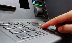 Uzmanlar uyardı: ATM'den para çekerken bu tuşa basmayan yandı! Devasa kayıplara neden oluyor!