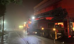 Sanayi bölgesinde korkutan yangın! Poşet fabrikası alev aldı