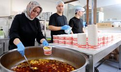 İhtiyaç sahiplerinin sofrası Seferihisar’da boş kalmıyor!