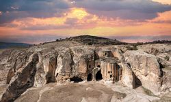 Tarihin ilk apartmanı Ege'de: Çok katlı kaya yapılarıyla ilgi odağı