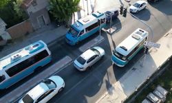 İzmir’de trafikte pes dedirten anlar kamerada