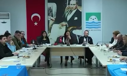 Foça Meclisi'nde mikrofon kavgası!