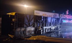 Yağış sonrası tehlikeli kayma! Otobüs yan yola savruldu