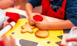 İzmir’de çocuklar yeni yılı kurabiye yaparak karşıladı