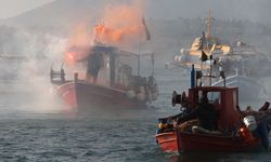 Yunanistan'da çiftçiler limanı traktörle, balıkçılar tekneyle kapattı!