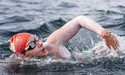 Okyanuslardan buza! Bengisu Avcı iklim krizi için suya giriyor