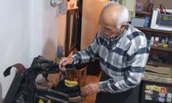 İzmir’de 60 yıllık emek! Son ayakkabı ustalarından biri