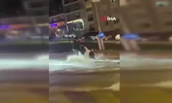 İzmir Buca'da akıntıya kapıldı! Saniyelerle kurtarıldı