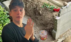 ‘Yan bakma’ tartışması can aldı: 17 yaşındaki Atlas’ın mezarına arkadaşları şeker bıraktı!