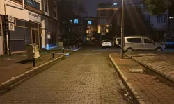 Gece yarısı Balıkesir'i sallayan deprem anı kamerada!