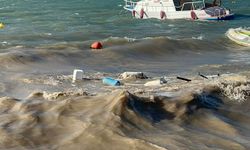 Balıkesir'de fırtına hayatı felç etti! Balıkçı tekneleri sulara gömüldü!