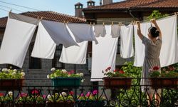 Bu yöntem çamaşır suyunu unutturuyor: Sararan beyazlar saatler içinde kar gibi oluyor