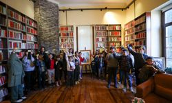 Buca’da geleceğe yatırım! Çocuklar ara tatilde kütüphaneye gitti