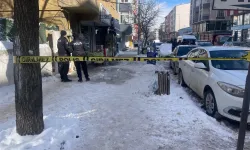 Çatıdan buz sarkıtı düştü; 1 yaralı