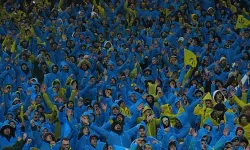 Tribünleri sarı-laciverte boyayan yağmurlukların faturası kime ait?