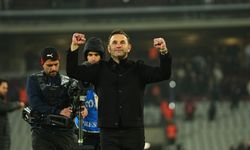 Galatasaray’da zafer kutlaması! Okan Buruk ve futbolcular 3’lü çekti