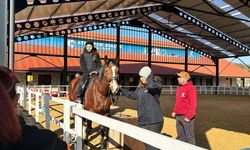 İzmir Aliağa’da atla terapiyle engelsiz bir gün!