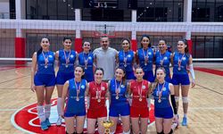 İzmir Barosu Kadın Voleybol Takımı şampiyon!
