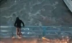 İzmir Karabağlar'da dere taştı!