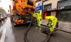 İzmir'de yağış seferberliği: Büyükşehir tüm birimleriyle sahada!