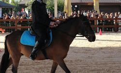 İzmir’de çocuklar için unutulmaz deneyim: Kapalı alanda at gezintisi