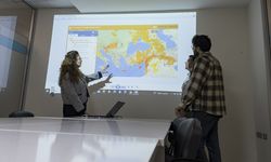 İzmir’de engel tanımayan iki hayat! Görme engelli santral memurları örnek oluyor