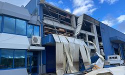 İzmir’de fırtına ve sağanak hasar bıraktı! Vali Elban hasarı yerinde inceledi