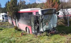 Bornova'da belediye otobüsü ve panelvan çarpıştı! 1 ölü, çok sayıda yaralı