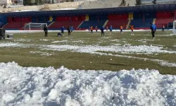 Yoğun kar yağışı maçı iptal ettirdi!
