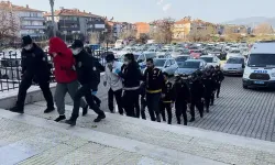 İzmir Ödemiş’te fuhuş ağına darbe! 8 gözaltı