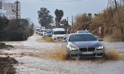 Yoğun yağış Ödemiş’i vurdu! Araçlar mahsur, fidanlıklar sular altında