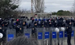 İş bırakan Migros işçileri şirket sahibinin evinin önünde eylemde!