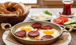 Satın almadan anlamak mümkün mü? Hileli sucuk kendini böyle ele veriyor