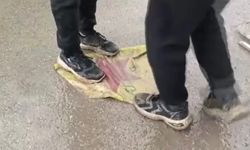 Suriye'de son durum! Terör örgütü bayraklarını parçalandı!