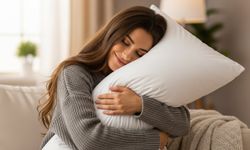 Ter, koku ve sarı lekeler tarih oluyor: Yastıkları yenileyen basit yöntem