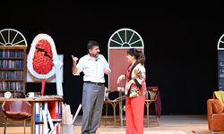 Torbalı’da yılın komedi yapımı sahne alıyor: "Aşk Listesi" için geri sayım başladı!