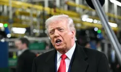 Dünya bu olayı konuşuyor! Trump ile bir işçi küfürleşti: ''Pedofili koruyucusu...''