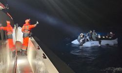 İzmir Urla'da 12'si çocuk 24 düzensiz göçmen kurtarıldı!