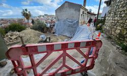 Urla’da kazı paniği! Evler çatladı, aileler tek odada kaldı