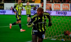 Zirvede işler karıştı! Galatasaray ile Fenerbahçe arasındaki puan farkı 1...