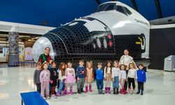 Anaokulu öğrencileri uzay yolculuğunda! Karşıyakalı minikler bilimin kapısını araladı