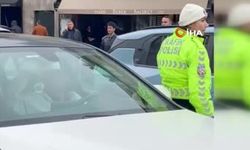 Yol ortasında dans eden sürücü trafiği felç etti! Gözaltına alındı