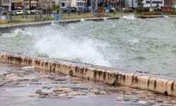 Basınç çöktü, deniz kabardı. İzmir kıyılarında alarm