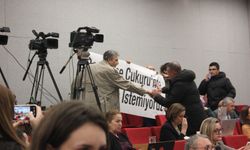 Basmane Çukuru için Meclis'te pankartlı isyan: " Gökdelen istemiyoruz"